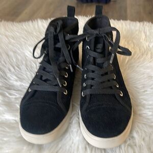 KOOLABURRA BY  UGG SUEDE SNEAKERS SIZE 6.5